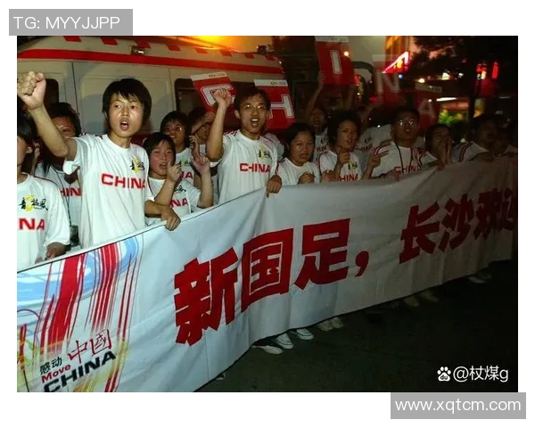 少年足球明星勇敢表白心声传递青春热血与梦想的故事