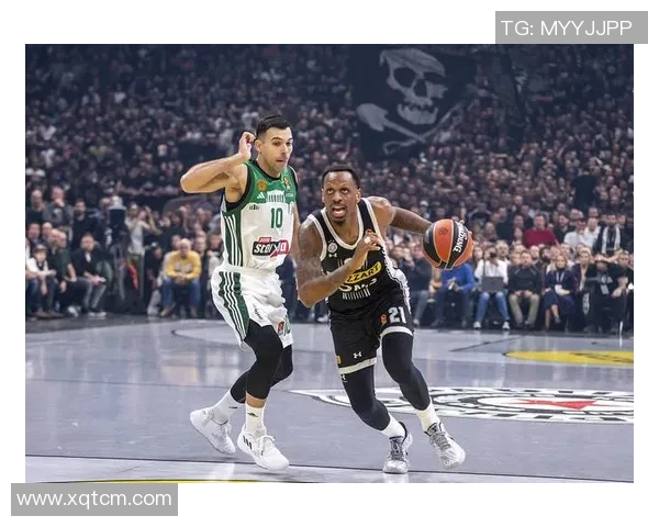 篮球明星大吼激励全场激情四溢展现无与伦比的竞技魅力与团队精神